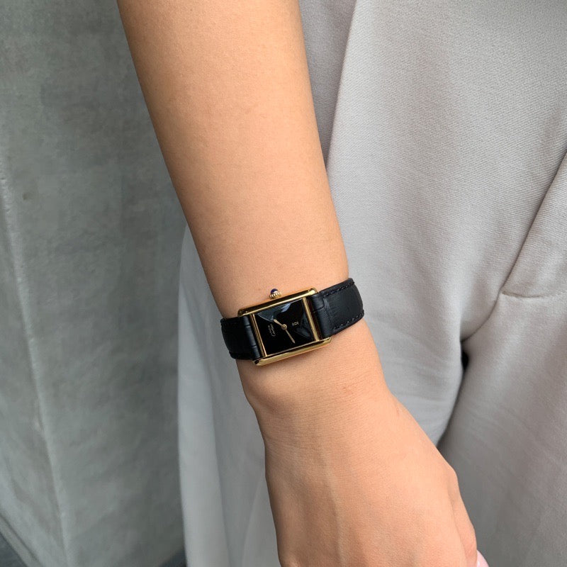 Must de Cartier Tank SM, manual-wind, black dial, gold